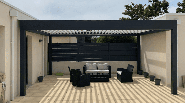 Comment une pergola peut réduire vos coûts énergétiques à Mougins